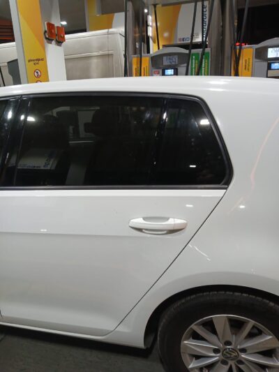 Volkswagen Golf 7 / 7.5 Arka Kelebek Cam Direk Kaplama | Fitil Deformasyonu Çözümü | Piano Black | 2013-2020 - Görsel 6